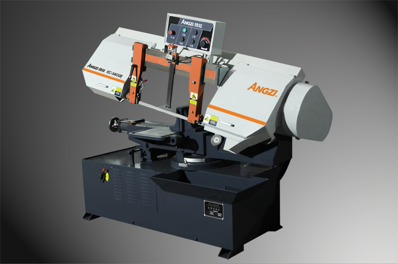 操作鋸床時如何保障安全？